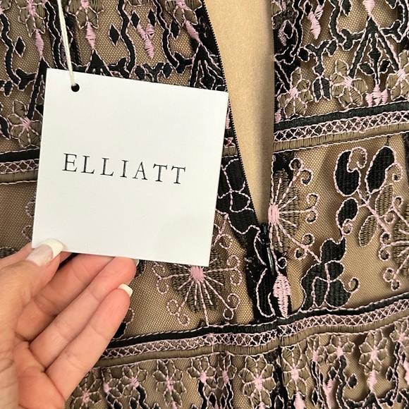Elliatt Embroidered Floral MIDI Dress - Picture 11 of 11